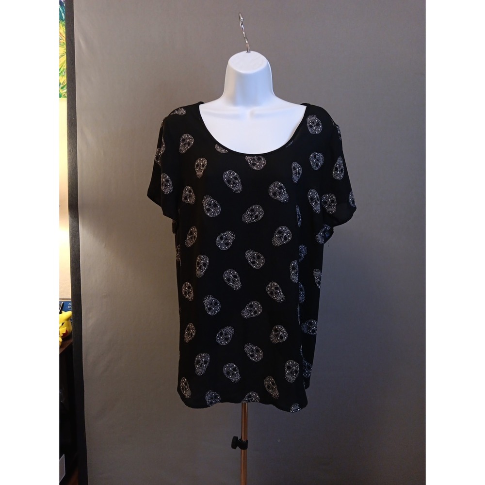 New Torrid Womens Sz 0 Top Abbey Skull Short Sleeve Blouse Black White